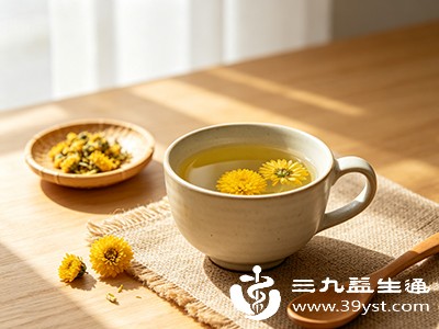 绿茶的茶多酚与菊花的菊苷等成分搭配,可使两者的有益成分相互补充 绿茶的茶多酚与菊花的菊苷等成分搭配,可使两者的有益成分相互补充