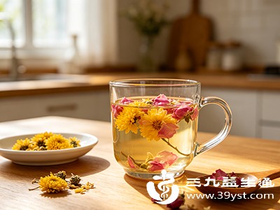 花草茶搭配指南：菊花+玫瑰花能泡着喝吗 好处多但这些要注意