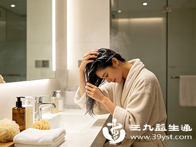 护发素、发膜是用来润滑和保护发丝的,不是用来清洁头皮的 护发素、发膜是用来润滑和保护发丝的,不是用来清洁头皮的