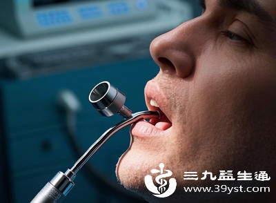医生会用专业工具看清鱼刺位置,安全取出,这是最安全有效的方式 医生会用专业工具看清鱼刺位置,安全取出,这是最安全有效的方式