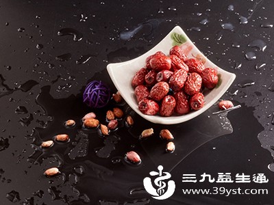 红枣的食用方式多样,煮水、煮粥、煲汤是更优选择 红枣的食用方式多样,煮水、煮粥、煲汤是更优选择