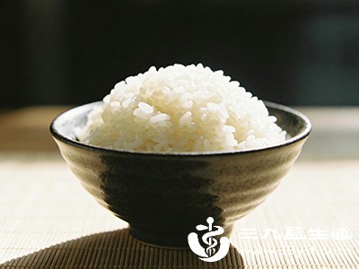 吃年糕时若不注意搭配,只单独食用或搭配其他高碳水食物 吃年糕时若不注意搭配,只单独食用或搭配其他高碳水食物