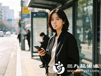 若只是偶尔嚼口香糖清新口气,建议每次不超过15分钟 若只是偶尔嚼口香糖清新口气,建议每次不超过15分钟