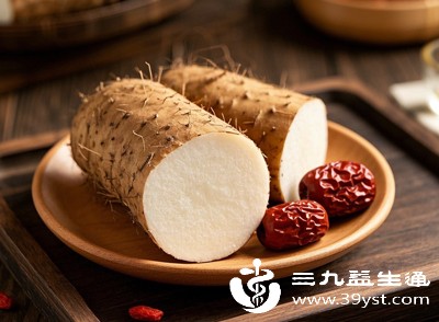 切山药前，先对山药进行简单处理，去除表面的黏液，也能有效避免手痒