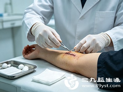 若伤口出现红肿、渗液、疼痛加剧等情况,应及时就医 若伤口出现红肿、渗液、疼痛加剧等情况,应及时就医