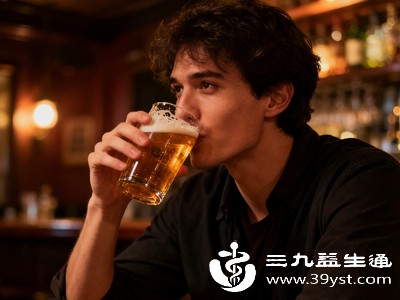 酒精会扩张尿路血管、加重充血,诱发隐血反复,坚持清淡饮食可稳步改善泌尿环境 酒精会扩张尿路血管、加重充血,诱发隐血反复,坚持清淡饮食可稳步改善泌尿环境