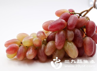 葡萄性平温润，含有丰富的维生素B1、B2以及花青素，既能补充B族维生素、促进身体代谢，又能益气养血、滋养肌肤