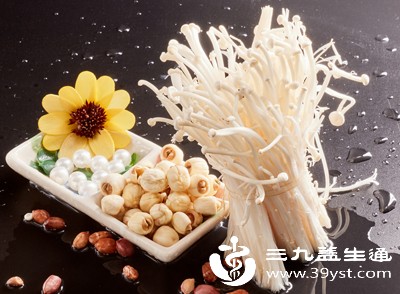 新鲜金针菇有淡淡的菌香味,若变黄的金针菇气味正常,无异味,通常可食用 新鲜金针菇有淡淡的菌香味,若变黄的金针菇气味正常,无异味,通常可食用