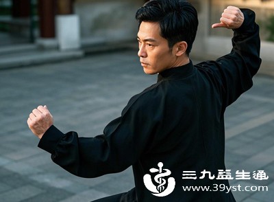 最适配的调理方式是温和的有氧运动，快走、慢跑、太极拳、八段锦、散步都是绝佳选择