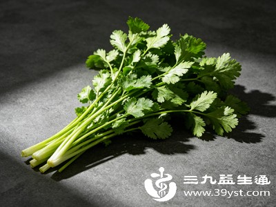 香菜气味辛辣浓烈,会轻微刺激肠胃黏膜,同时其发散特性会耗损脾胃阳气 香菜气味辛辣浓烈,会轻微刺激肠胃黏膜,同时其发散特性会耗损脾胃阳气