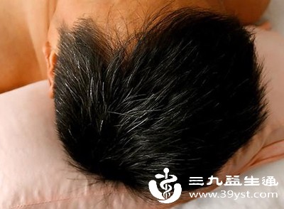 年轻人莫名长白发、头发干枯分叉、大量掉发、发际线后移,都是肾精亏虚的典型症状 年轻人莫名长白发、头发干枯分叉、大量掉发、发际线后移,都是肾精亏虚的典型症状