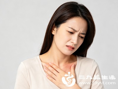 很多女性存在气血不足、胸胁气滞的问题，胸腔气机运转不畅，会引发放射性锁骨疼痛