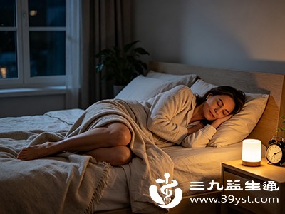 保证充足睡眠,每天尽量在11点前入睡,让皮肤有足够时间修复 保证充足睡眠,每天尽量在11点前入睡,让皮肤有足够时间修复