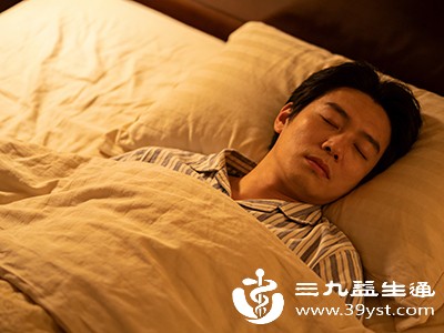睡眠不足可能通过几种方式影响大脑状态