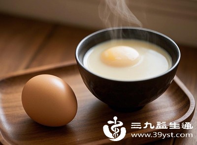 豆浆搭配鸡蛋，这样的组合既能补充足量蛋白，又能让营养更均衡，比单一吃一种食材补得更快、更全面
