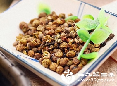 少用辛辣刺激的调料,比如辣椒、花椒、生蒜等,避免刺激甲状腺和肠胃 少用辛辣刺激的调料,比如辣椒、花椒、生蒜等,避免刺激甲状腺和肠胃