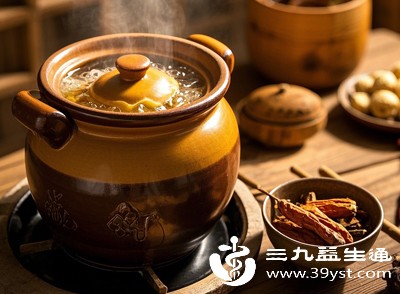 先煎时间结束后,将处方中剩余的其他药材(已提前浸泡30分钟)连同浸泡液一同倒入砂锅中,搅拌均匀 先煎时间结束后,将处方中剩余的其他药材(已提前浸泡30分钟)连同浸泡液一同倒入砂锅中,搅拌均匀