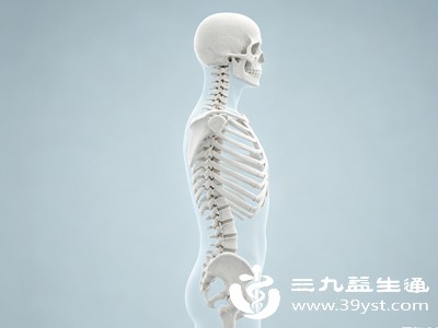 随着年龄增长，脊柱的骨骼、椎间盘会逐渐老化，弹性下降，支撑力减弱，原本的生理曲度会自然变浅、变直，这也是中老年人常见的情况