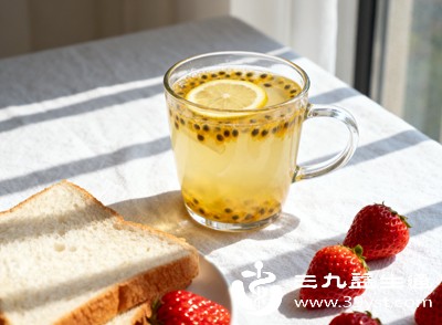 1岁以下婴儿不能喝，肠胃功能未完善，蜂蜜中可能含有的肉毒杆菌易引发中毒