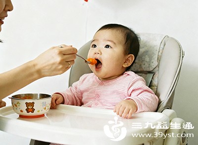 适当给宝宝添加辅食泥