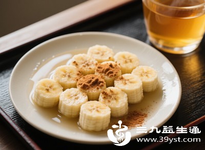 秋葵干、香菇干、香蕉干（无添加），适量食用，既能解馋，又能补充膳食纤维