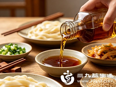 香油应密封、避光、置于阴凉处储存，避免阳光直射和高温环境