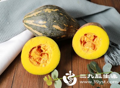 调理时，要多吃一些温和、易消化的食物，比如小米粥、南瓜、山药等，避免吃生冷、油腻的食物，减轻肠胃负担