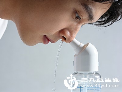 用生理盐水冲洗鼻腔