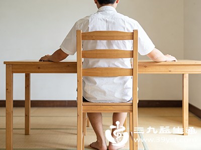 办公时保持正确坐姿,手臂自然放桌面 办公时保持正确坐姿,手臂自然放桌面