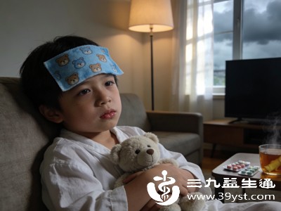 积食内热发烧切忌捂汗，厚盖衣物会锁住体内热气，加重发热