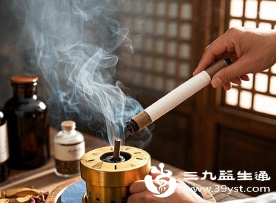 对于老年人来说，坚持艾灸还能辅助调理心肺功能，让身体更硬朗，减少日常生病的几率