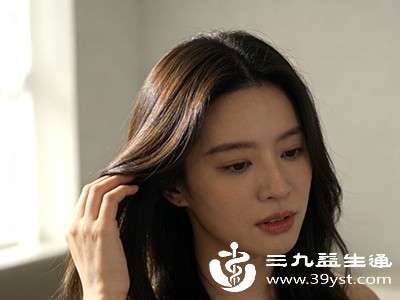 头发稀少不是老了才会有 这些坏习惯正在“偷走”你的头发