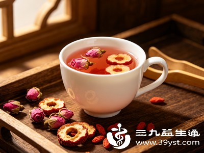 玫瑰花山楂茶饮用后能帮助身体加快代谢油腻食物的速度，减少油腻感在体内的堆积，让肠胃感觉更清爽