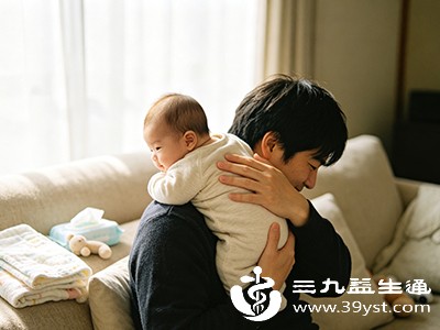 三个月宝宝竖抱正常吗 医生：看发育信号，这样抱更安全