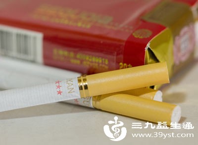 长期吸烟会导致内耳血管收缩，影响血液供应