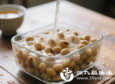 纳豆中含有大豆异黄酮、维生素E等多种抗氧化物质