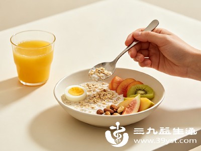 很多人存在两个极端,要么起床立刻吃饭,要么拖延数小时才吃早餐,这两种方式都不利于脾胃养护 很多人存在两个极端,要么起床立刻吃饭,要么拖延数小时才吃早餐,这两种方式都不利于脾胃养护