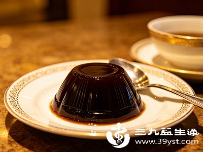 少数人可能对龟苓膏中的原料(如龟板、土茯苓、金银花等)过敏 少数人可能对龟苓膏中的原料(如龟板、土茯苓、金银花等)过敏