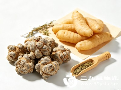 天麻可平肝益气、通络止痛，辅助稳定体内气血运行，避免气血紊乱、气机淤滞