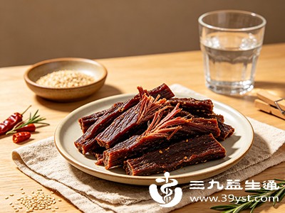 吃牛肉干时搭配新鲜蔬菜(如黄瓜、番茄)或水果(如苹果、橙子) 吃牛肉干时搭配新鲜蔬菜(如黄瓜、番茄)或水果(如苹果、橙子)