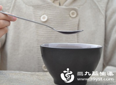 适量饮用温白开水，是最简单安全的补救方式