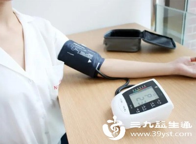 别硬扛 血压220不是小事 悄悄损伤心脑肾 看完赶紧去测血压