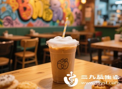 建议平时少吃高油、高糖、高碳水的食物，比如油炸食品、奶茶、蛋糕、精米白面等