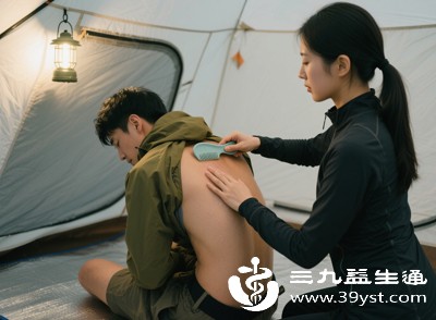 刮痧通过温和的外力刺激，激活体表穴位与筋膜组织，联动内在脏腑机能，唤醒人体自身的调节与自愈能力