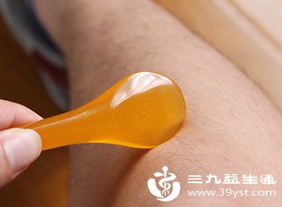 刮痧可打开体表毛孔，加速寒湿、风热邪气排出，提振体表阳气，有效改善空调病、寒湿体虚、晨起困重等问题