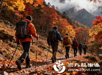 户外爬山能呼吸新鲜空气,缓解日常工作和生活的压力,而压力过大往往是导致暴饮暴食、脂肪堆积的重要原因 户外爬山能呼吸新鲜空气,缓解日常工作和生活的压力,而压力过大往往是导致暴饮暴食、脂肪堆积的重要原因