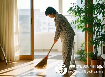工作或休息时,每隔1小时起身走动、拉伸,上下班提前一站下车步行,多做家务,这些碎片化活动看似运动量小,却能持续消耗热量,避免脂肪持续堆积,比偶尔一次剧烈运动更有效 工作或休息时,每隔1小时起身走动、拉伸,上下班提前一站下车步行,多做家务,这些碎片化活动看似运动量小,却能持续消耗热量,避免脂肪持续堆积,比偶尔一次剧烈运动更有效