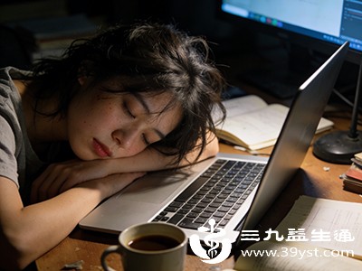 日常应保持规律作息,避免熬夜 日常应保持规律作息,避免熬夜