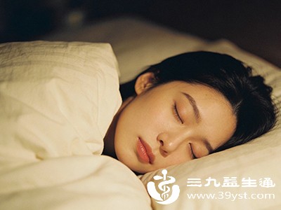 保证每天7-8小时充足睡眠,避免熬夜,让眼周皮肤得到充分休息 保证每天7-8小时充足睡眠,避免熬夜,让眼周皮肤得到充分休息