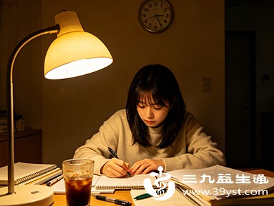 保证充足的睡眠，每天尽量在11点前入睡，避免熬夜